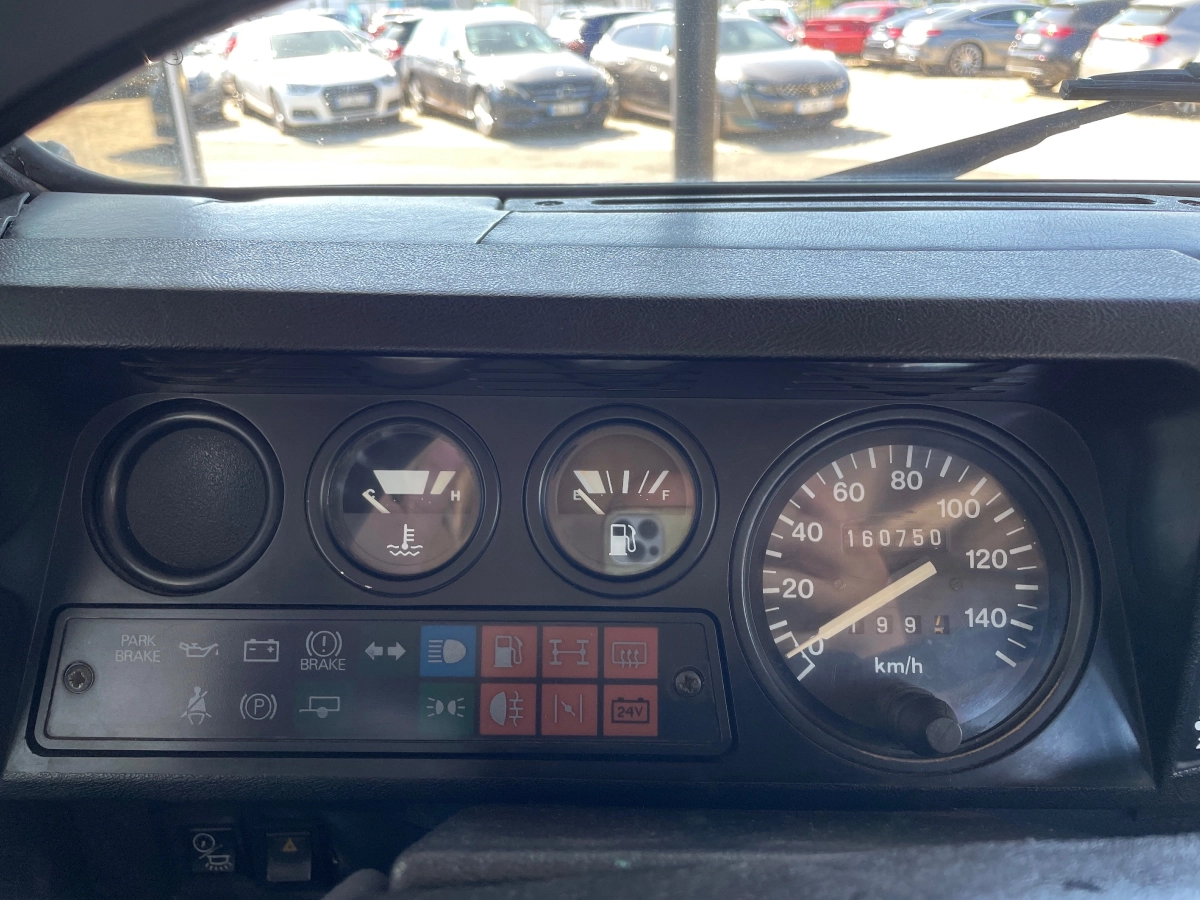 Land Rover Defender - photo 17