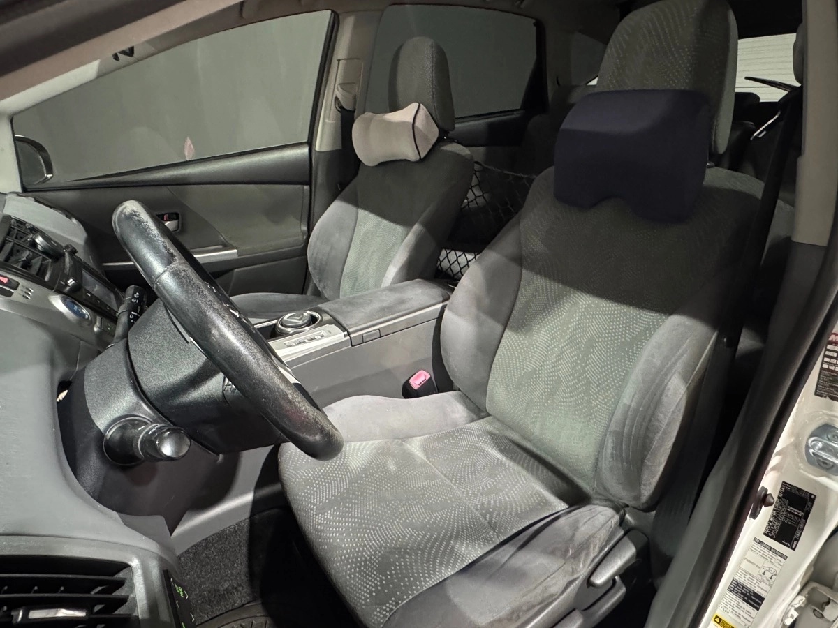 Toyota Prius Plus - photo 10