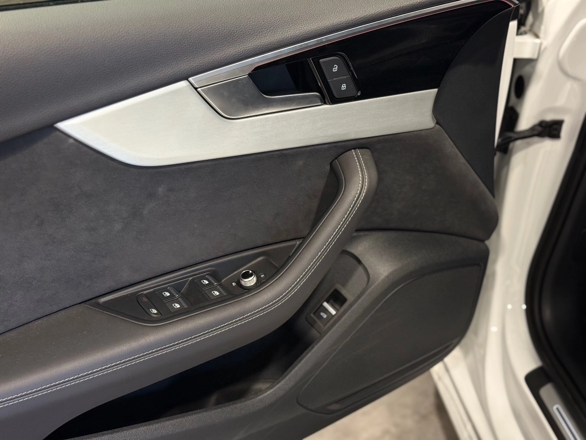 Audi A4 - photo 11