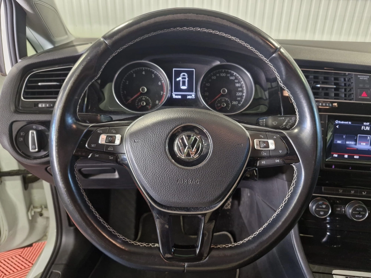 Volkswagen Golf - photo 8