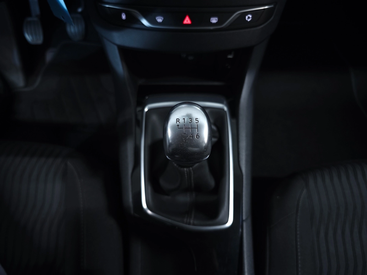 Peugeot 308 - photo 14
