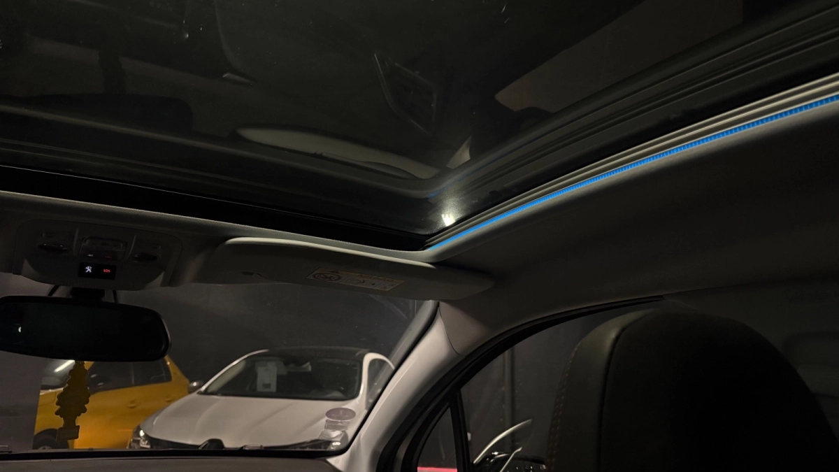 Peugeot 208 - photo 26