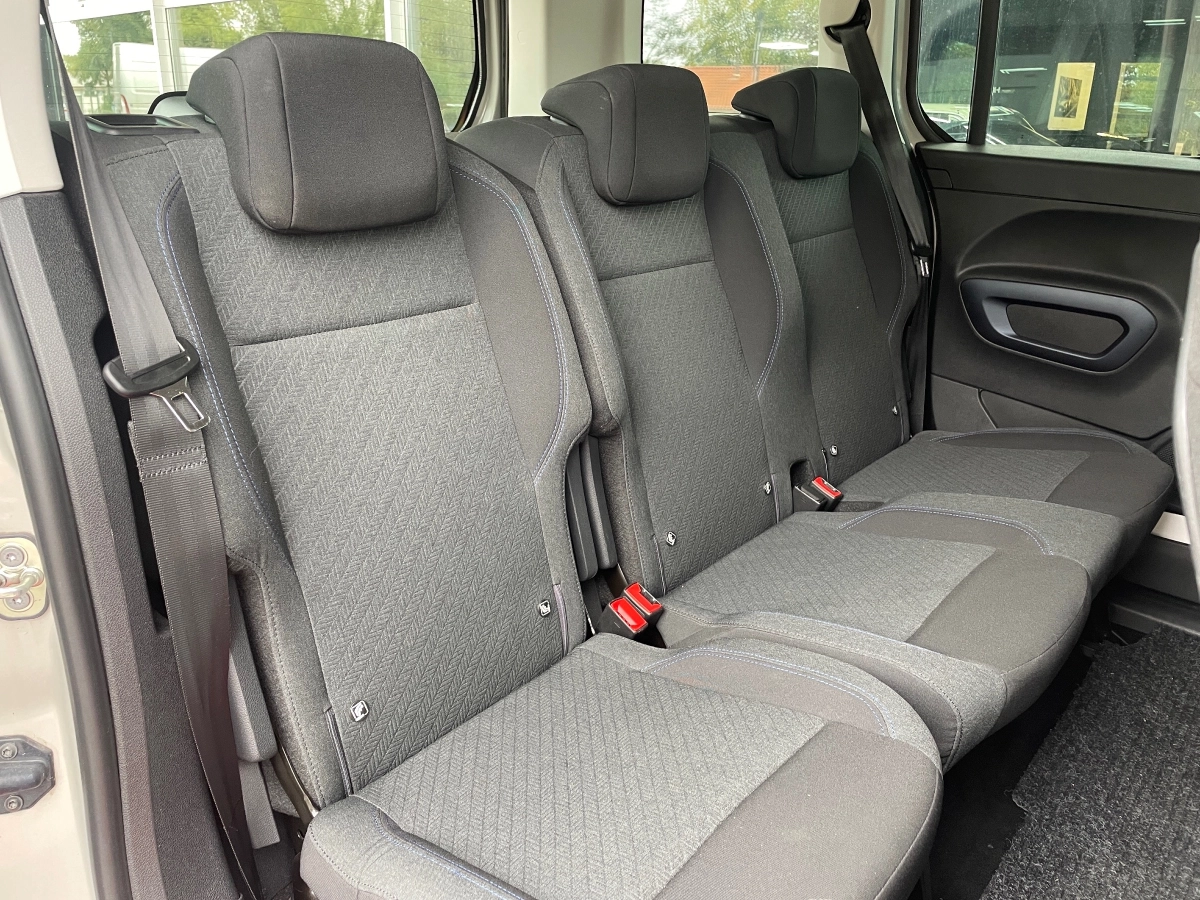 Peugeot Rifter - photo 13