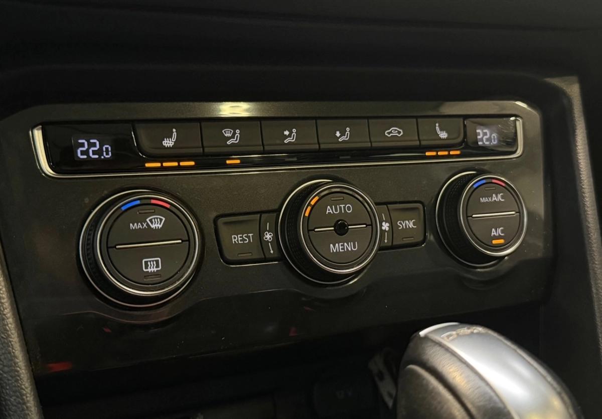 VOLKSWAGEN TIGUAN 2.0L TDi DSG7 150CH - FINITION CARAT EXCLUSIVE - TOIT OUVRANT/CAMERA/SIEGE ELEC