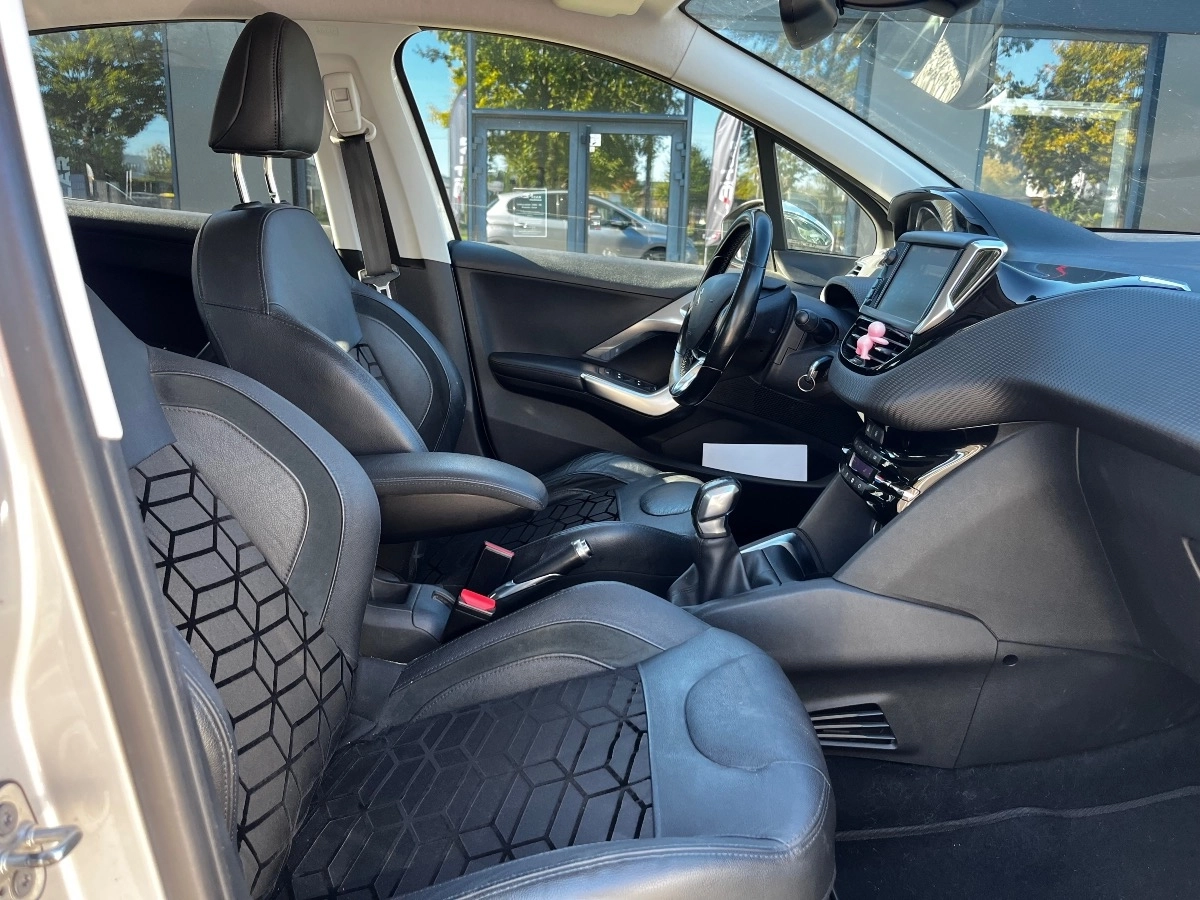 Peugeot 208 - photo 19