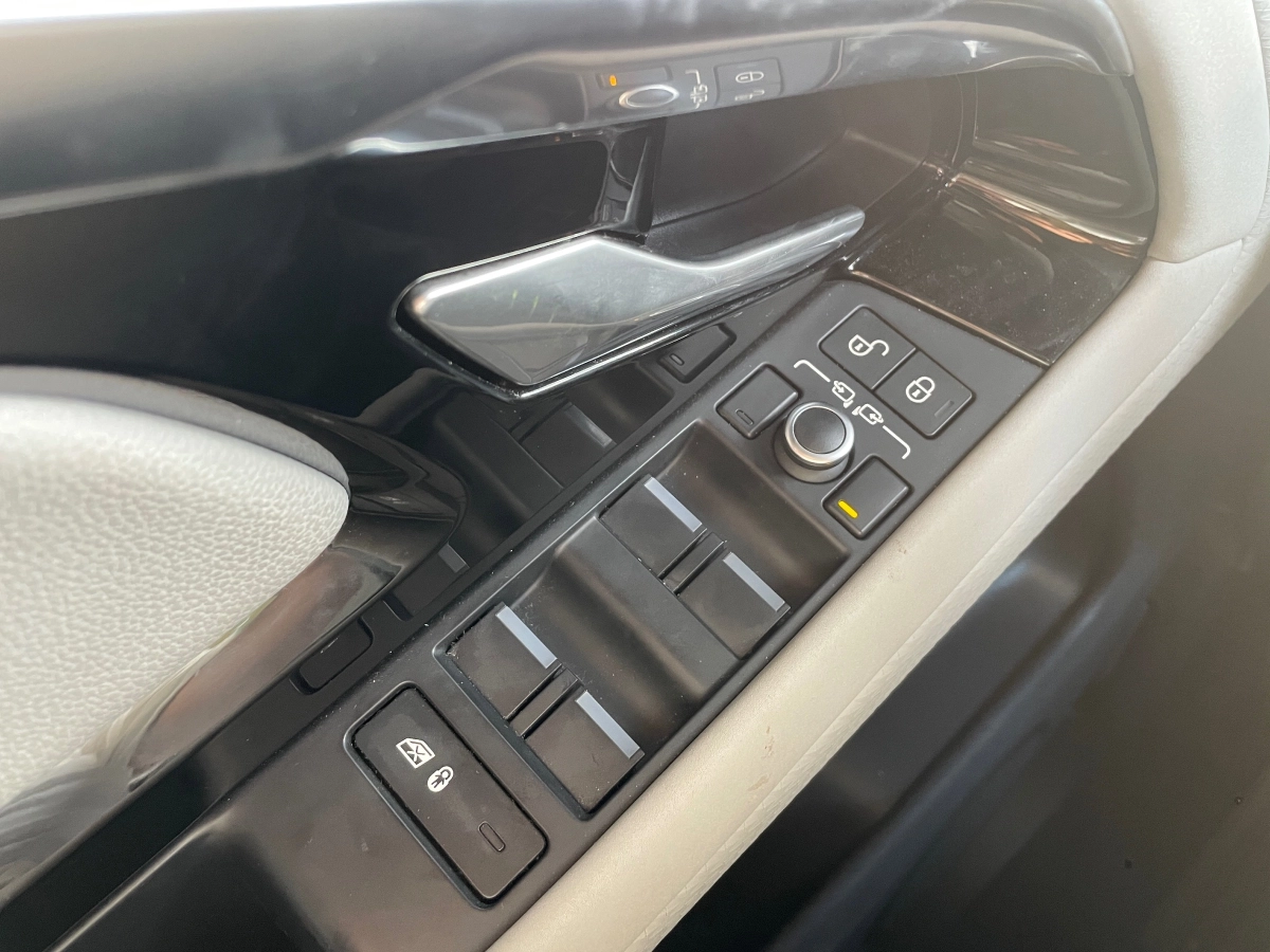 Land Rover Range Rover Evoque - photo 17