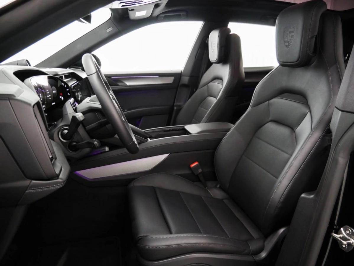 Porsche Cayenne Electrique 442ch 633km WLTP Toit Ouvrant/Attelage/Sport Sound/21“/Sièges 14/Volant Surfaces et Siège