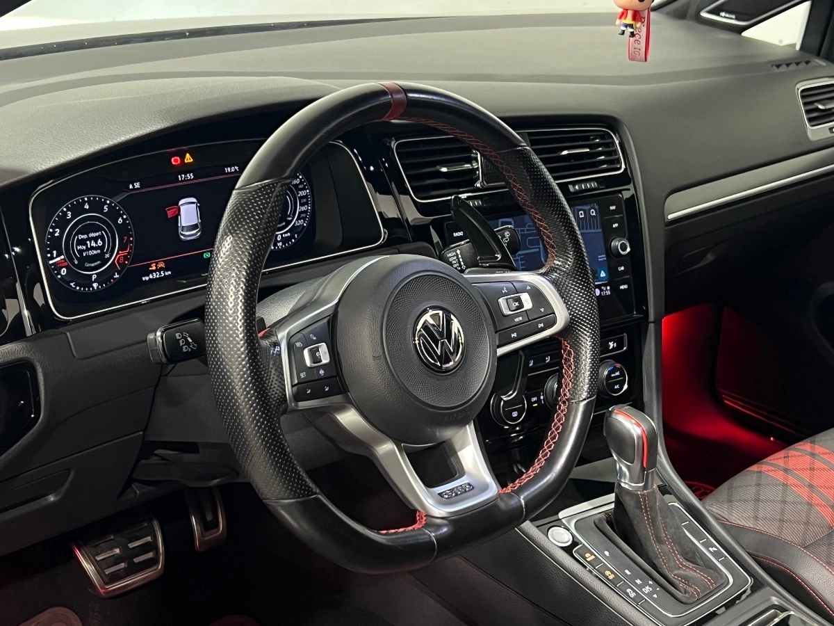 Volkswagen Golf - photo 12
