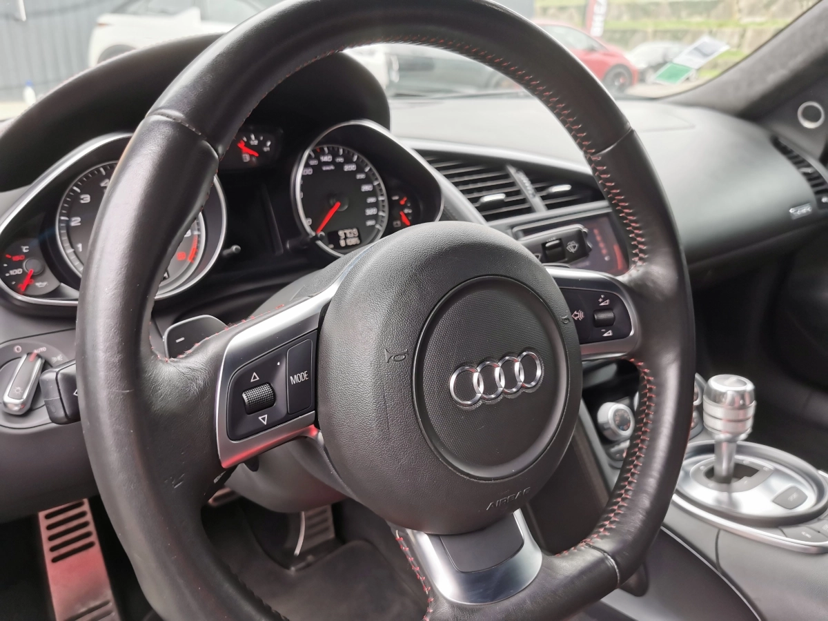 Audi R8 - photo 13