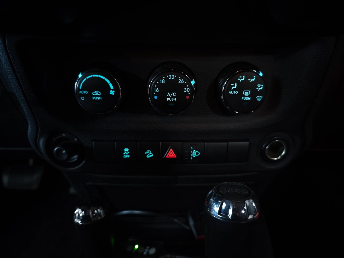 Jeep Wrangler - photo 22