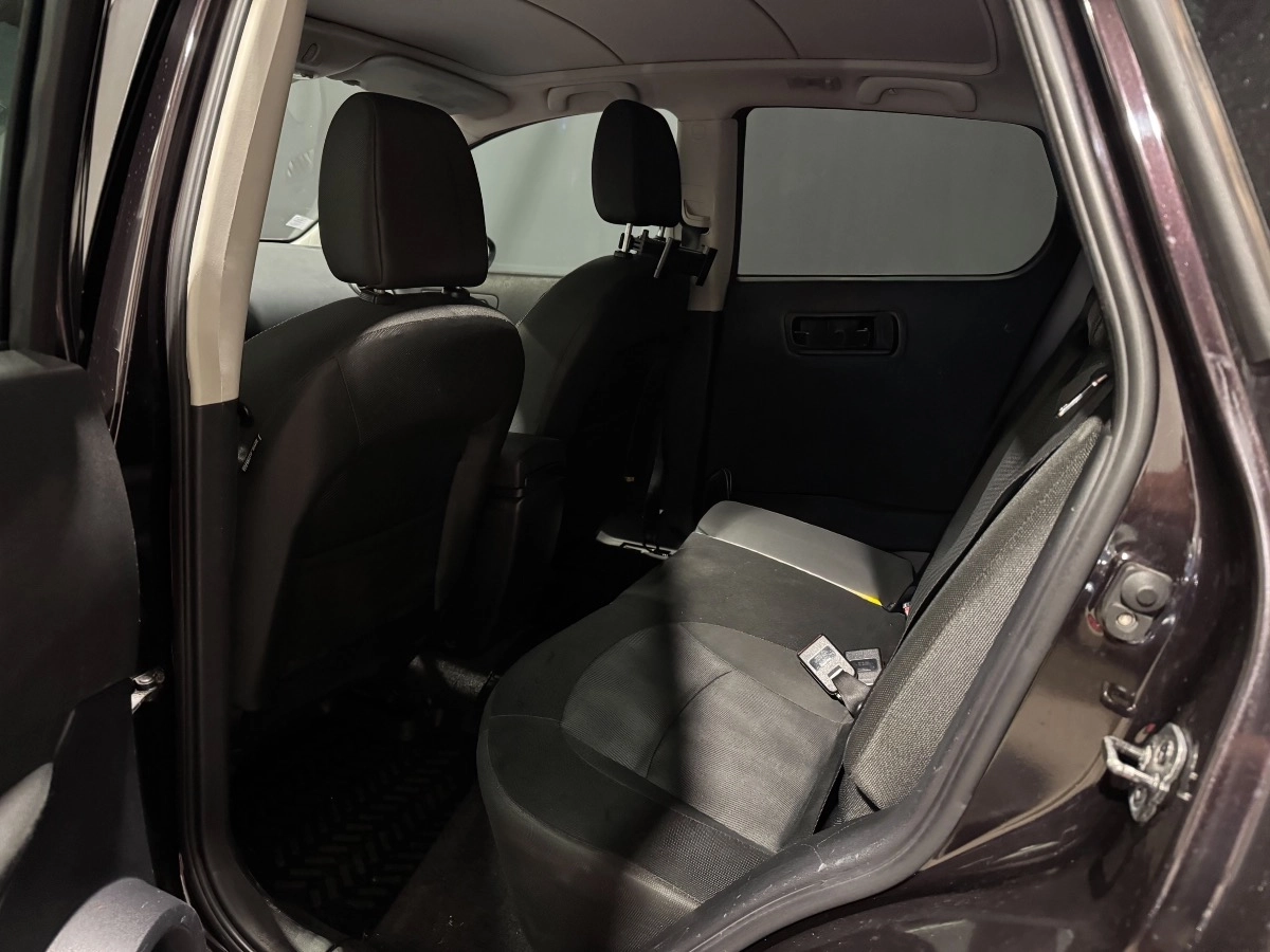 Nissan Qashqai - photo 12
