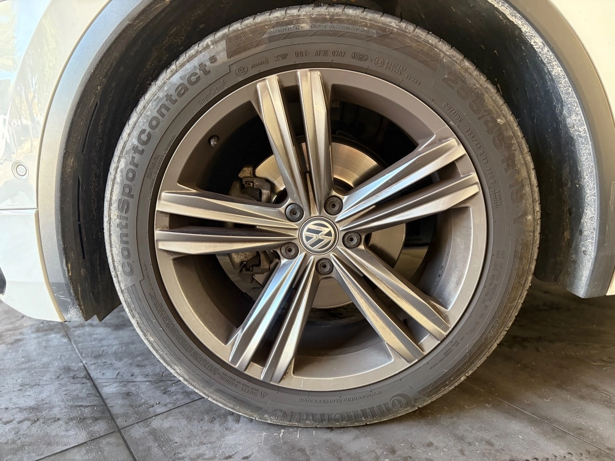 Volkswagen Tiguan - photo 29