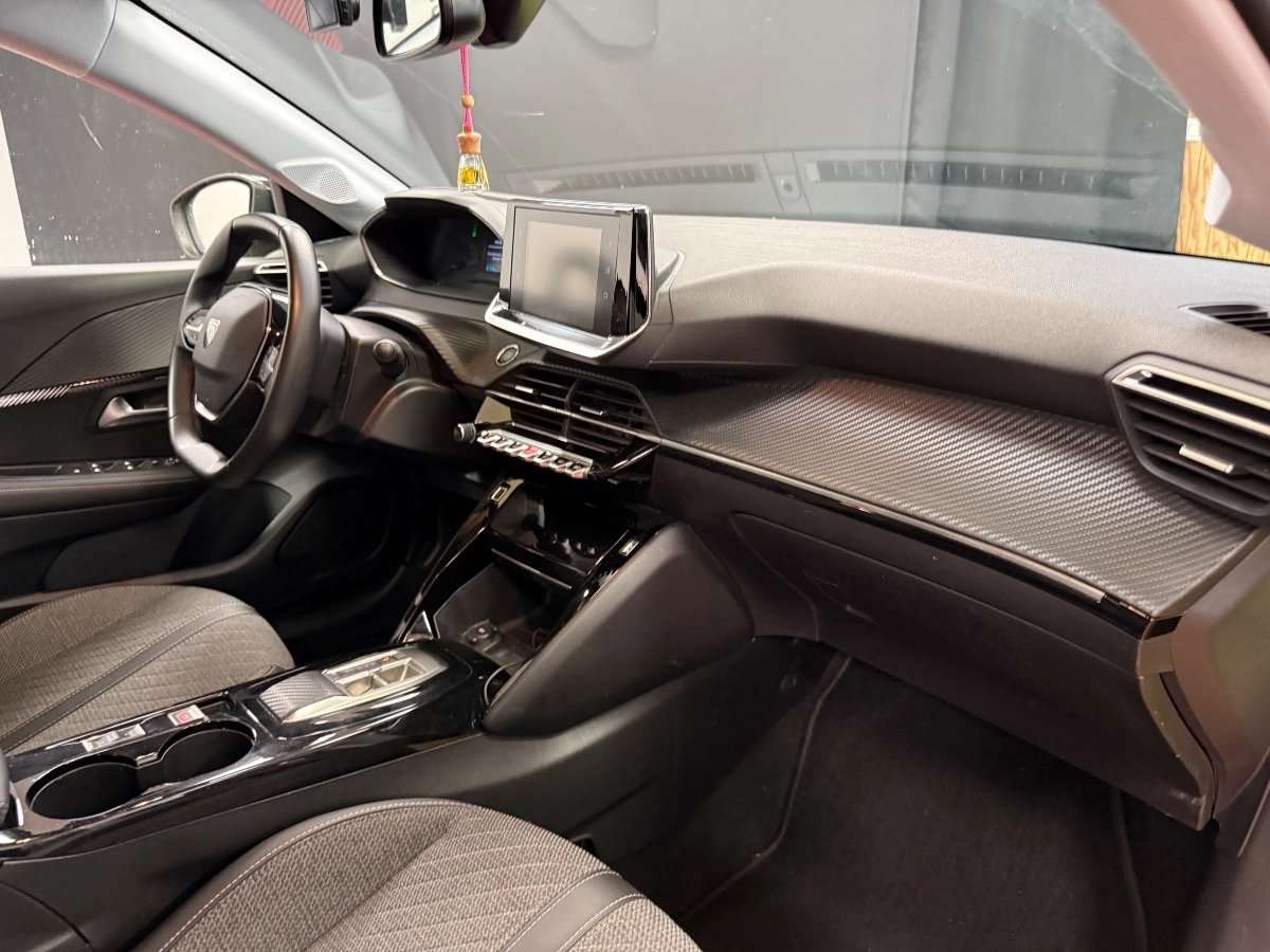 Peugeot E-208 - photo 16