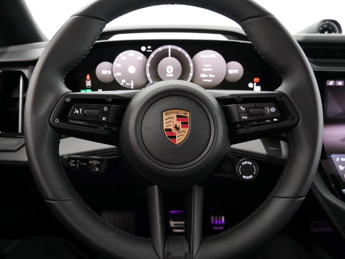 Porsche Cayenne Electrique 442ch 633km WLTP Toit Ouvrant/Attelage/Sport Sound/21“/Sièges 14/Volant Surfaces et Siège