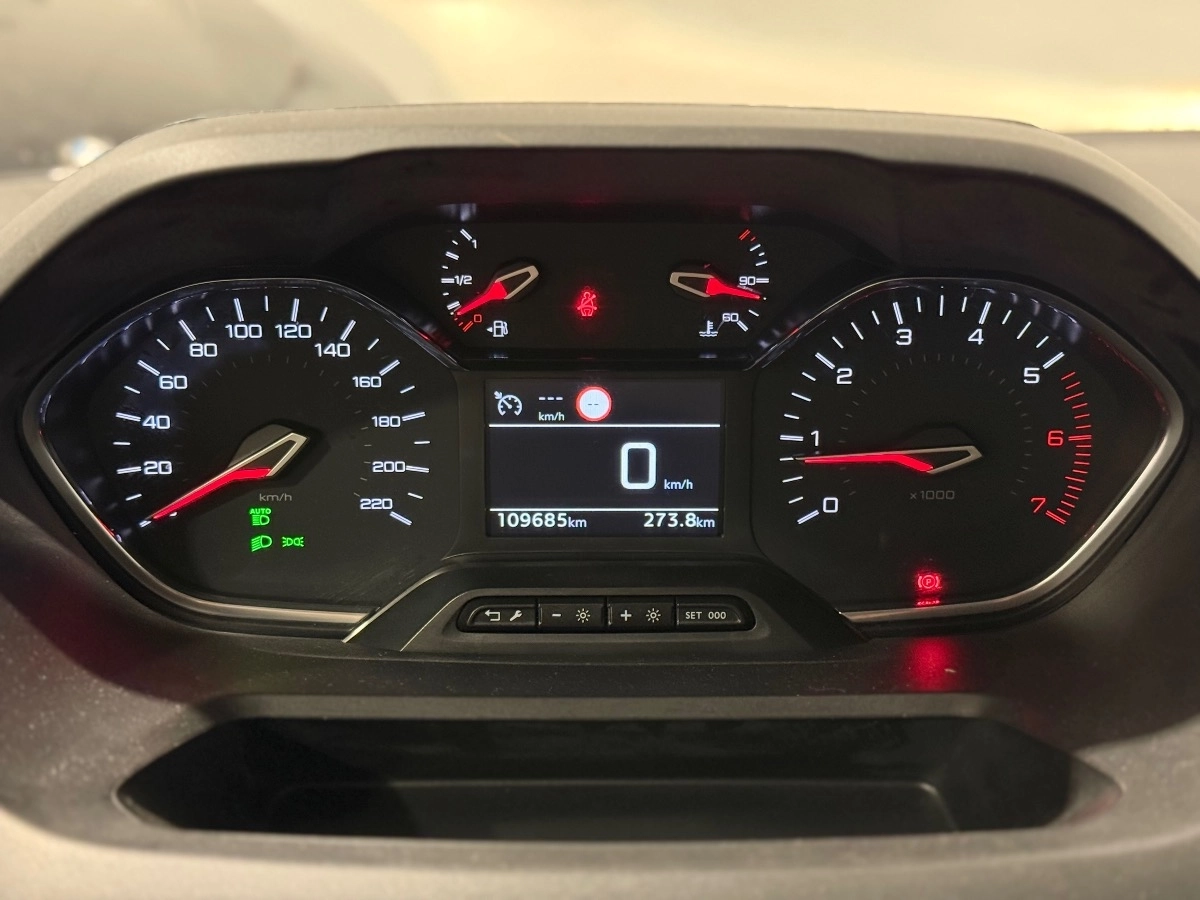 Peugeot Rifter - photo 18