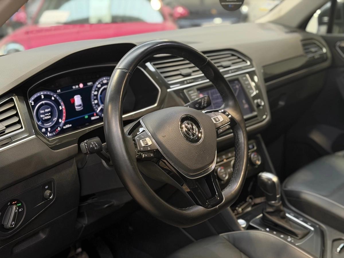 VOLKSWAGEN TIGUAN 2.0L TDi DSG7 150CH - FINITION CARAT EXCLUSIVE - TOIT OUVRANT/CAMERA/SIEGE ELEC
