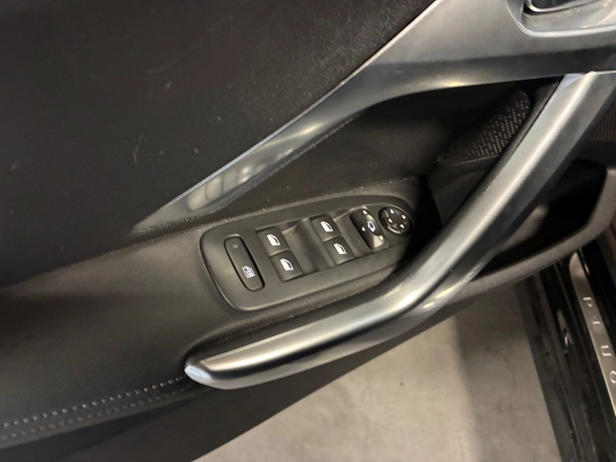 Peugeot 208 - photo 25