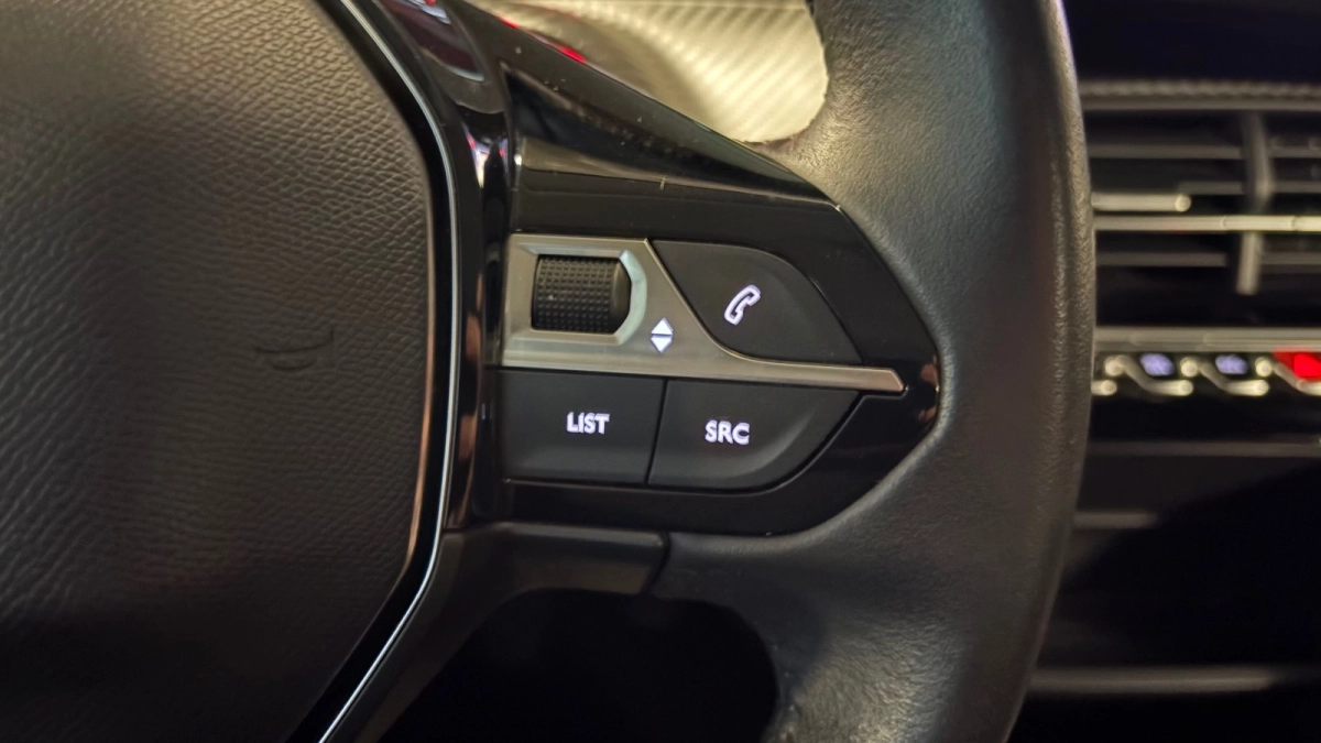 Peugeot 208 - photo 17