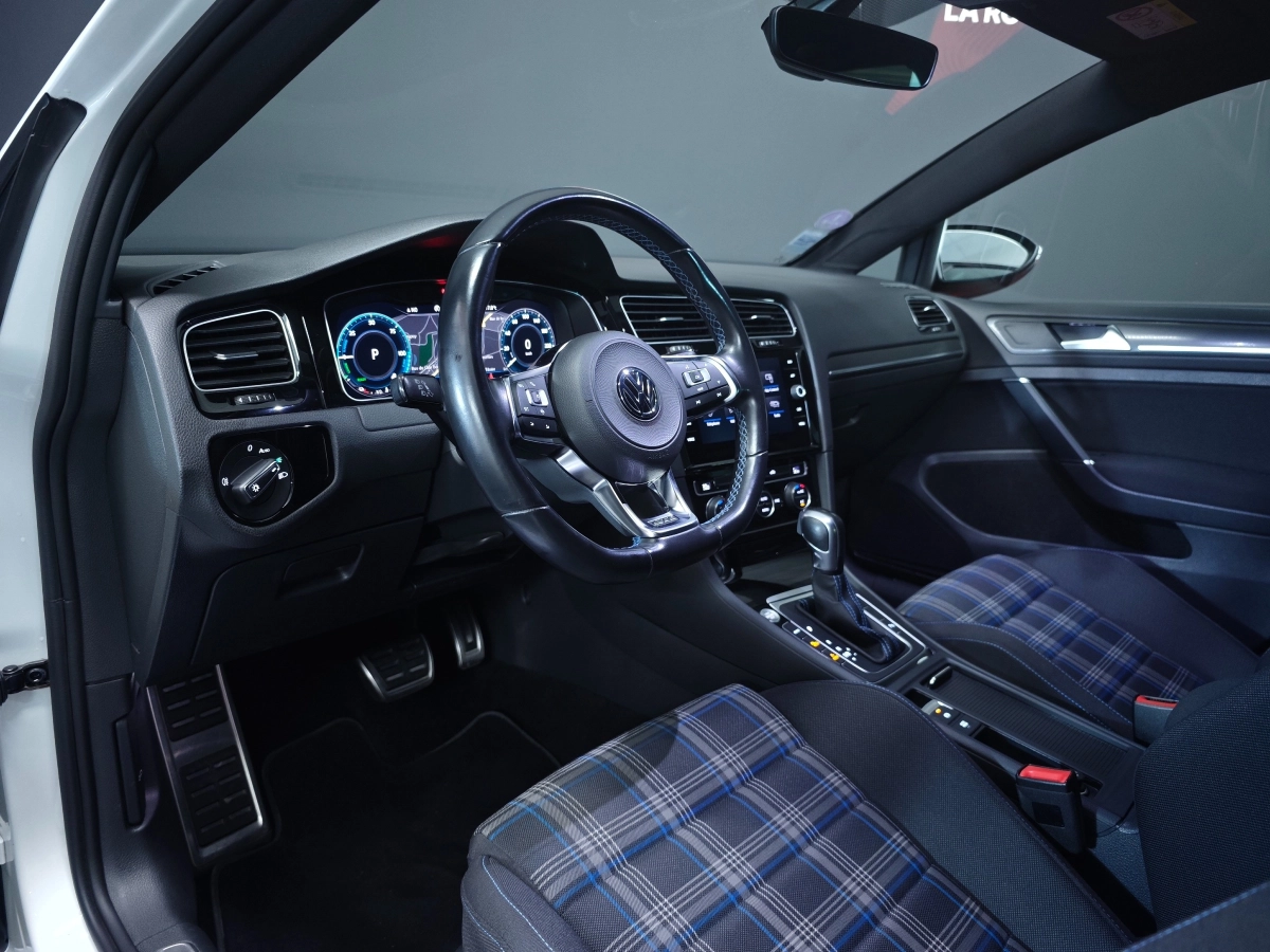 Volkswagen Golf - photo 13