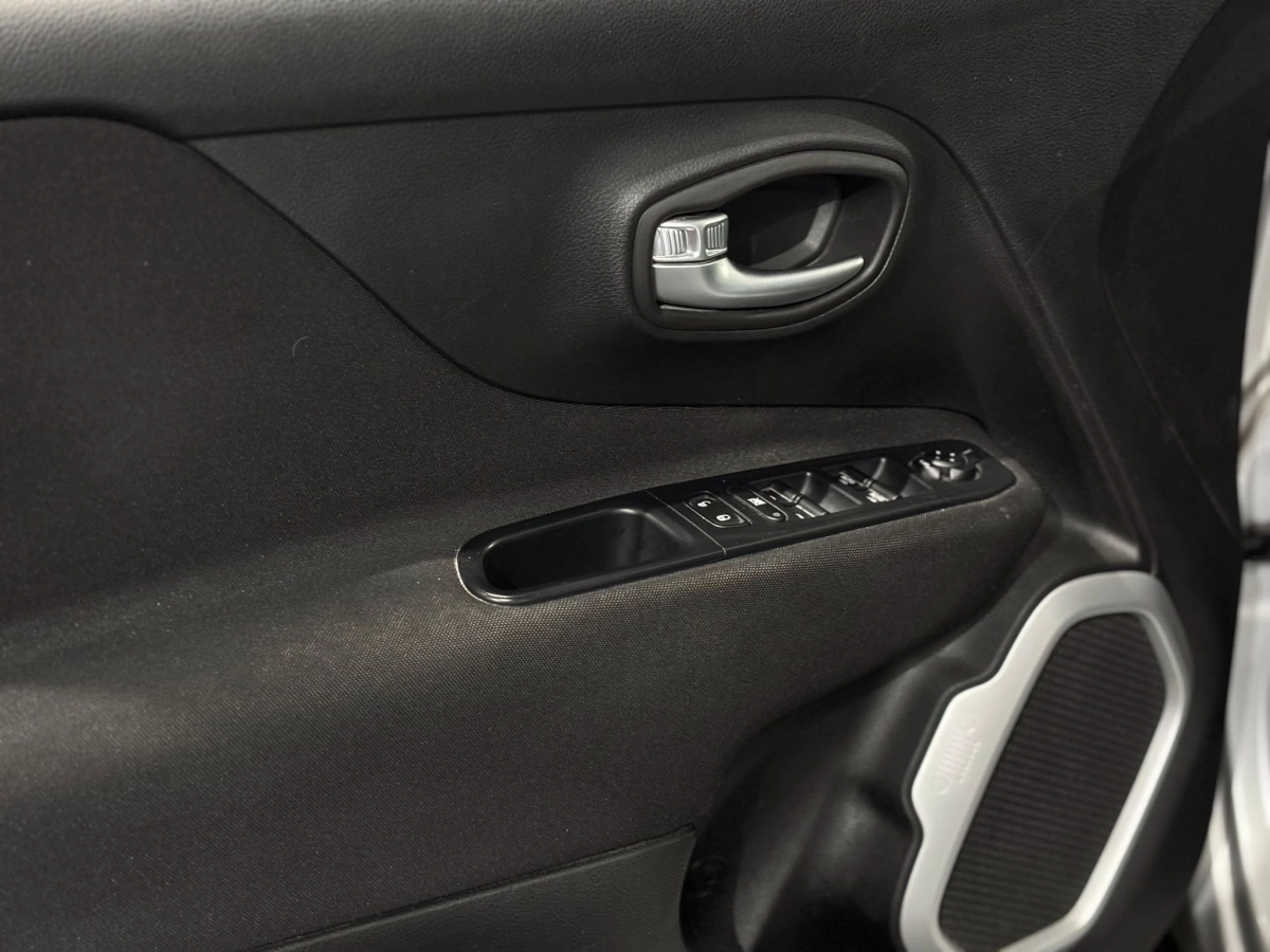 Jeep Renegade - photo 9
