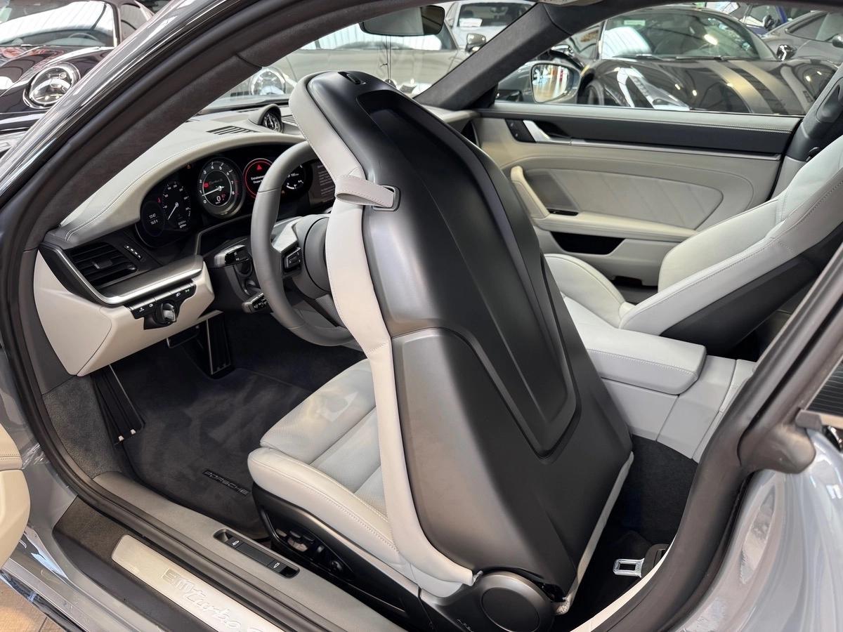 PORSCHE 911 992 TURBO S 650 COUPE ORIGINE PORSCHE FRANCE / APPROVED 2029