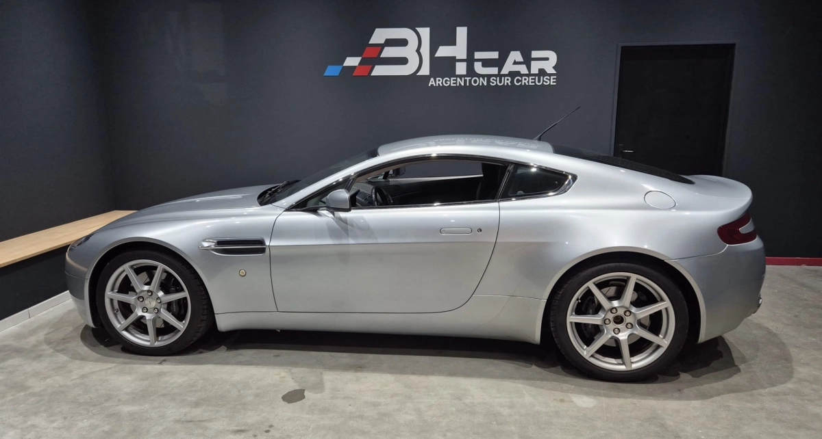 Aston Martin V8 Vantage - photo 9