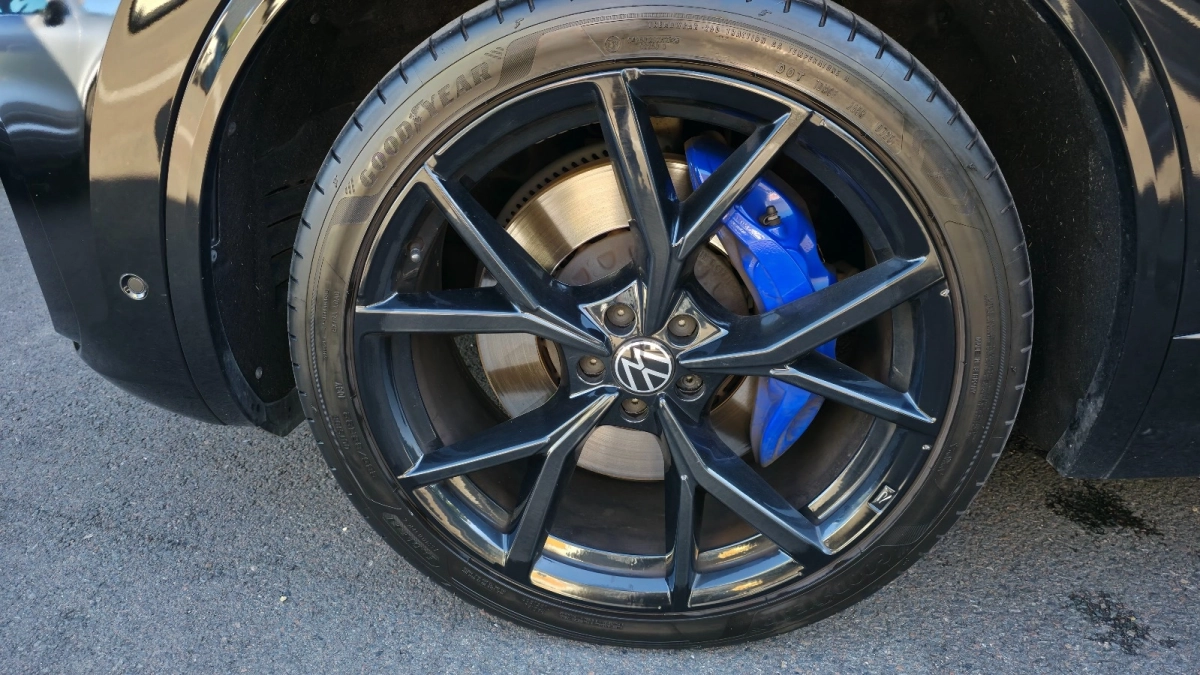 Volkswagen Touareg - photo 11