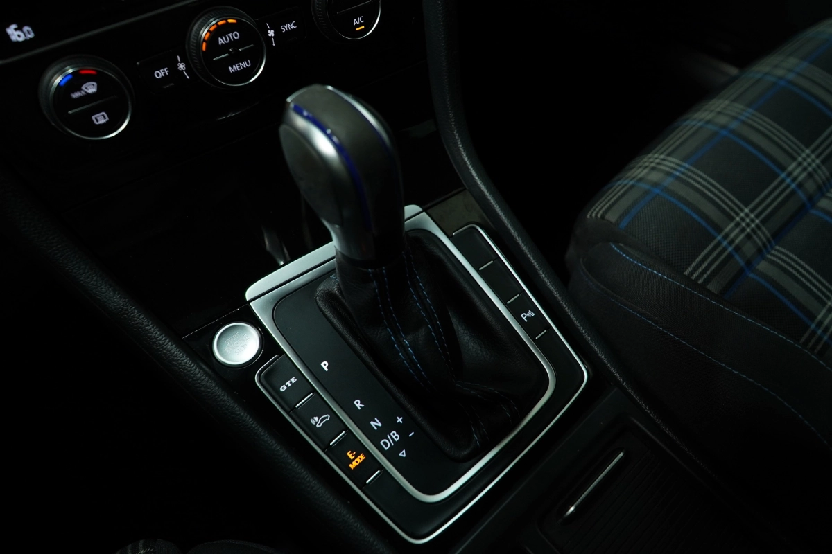 Volkswagen Golf - photo 29