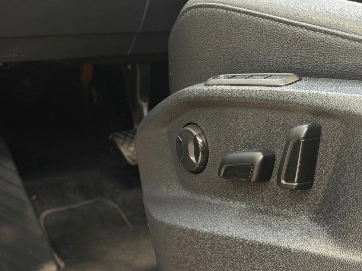 VOLKSWAGEN TIGUAN 2.0L TDi DSG7 150CH - FINITION CARAT EXCLUSIVE - TOIT OUVRANT/CAMERA/SIEGE ELEC