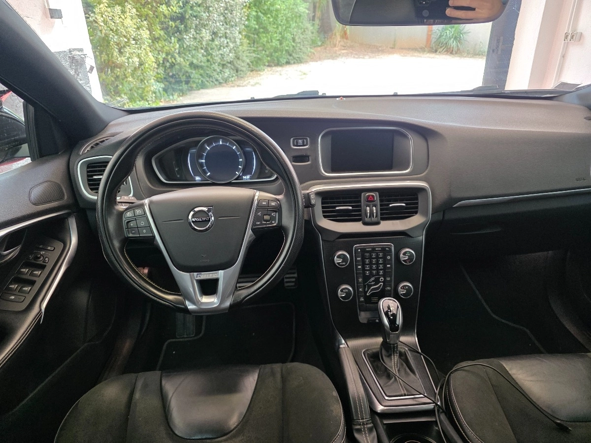 Volvo V40 - photo 9