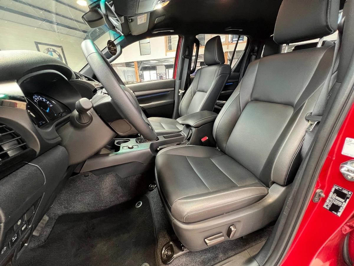 Toyota Hilux 2.8 D-4D 204 DOUBLE CABINE BVA INVINCIBLE 4WD /CAM360/JBL/CARPLAY
