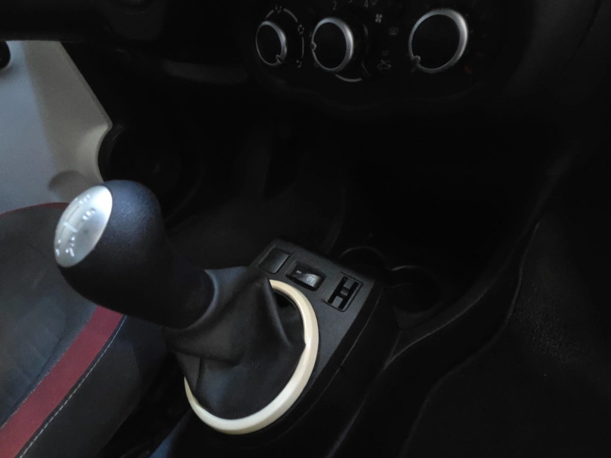Renault Twingo - photo 15