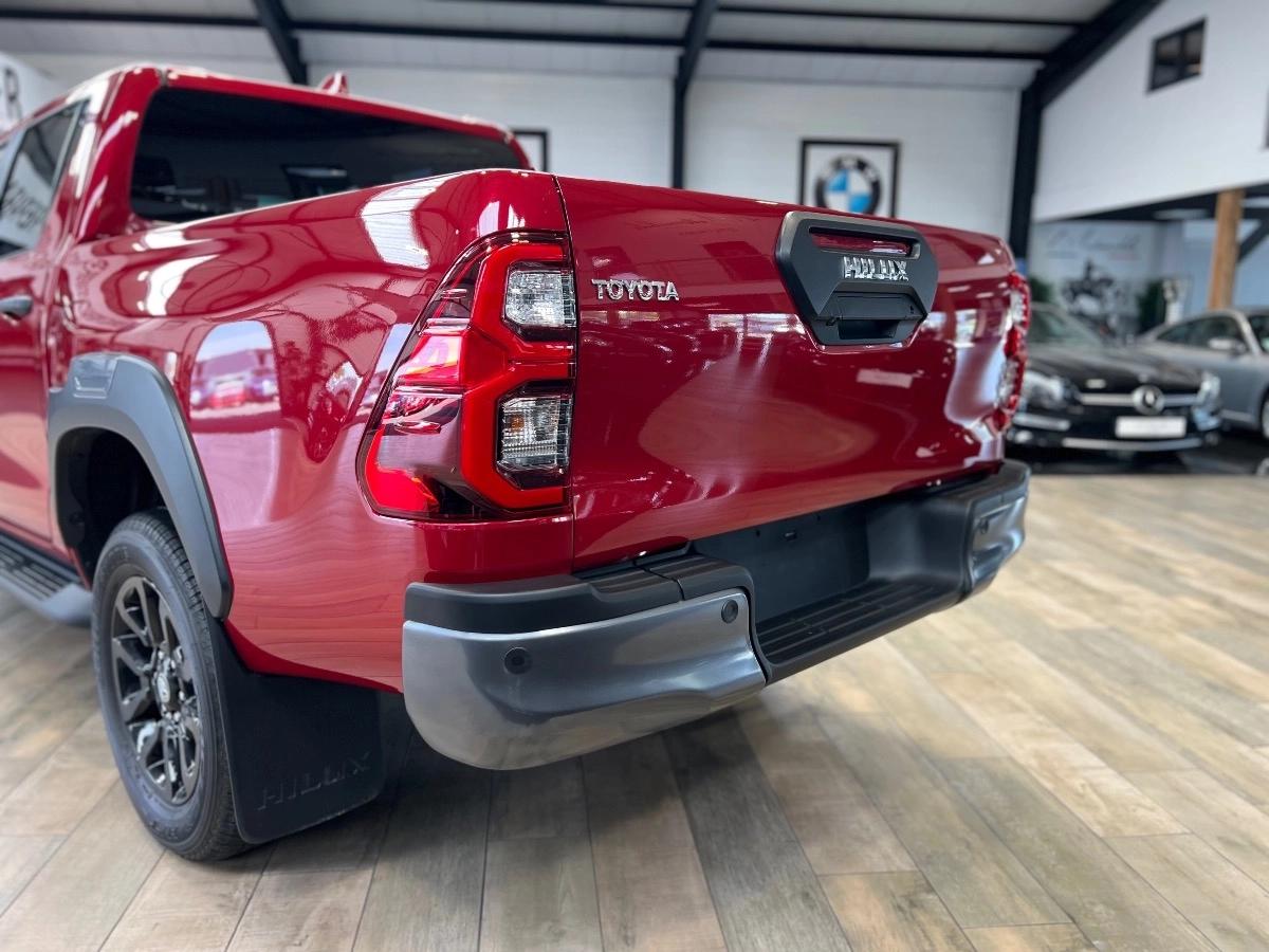 Toyota Hilux 2.8 D-4D 204 DOUBLE CABINE BVA INVINCIBLE 4WD /CAM360/JBL/CARPLAY