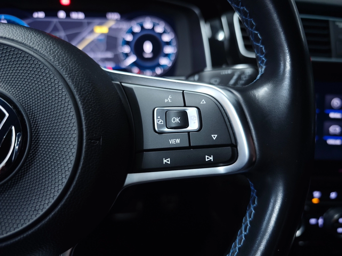 Volkswagen Golf - photo 12