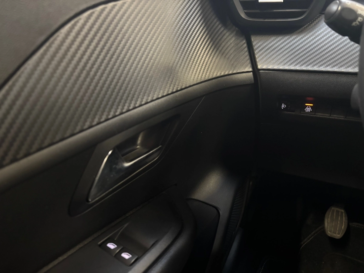 Peugeot 208 - photo 18