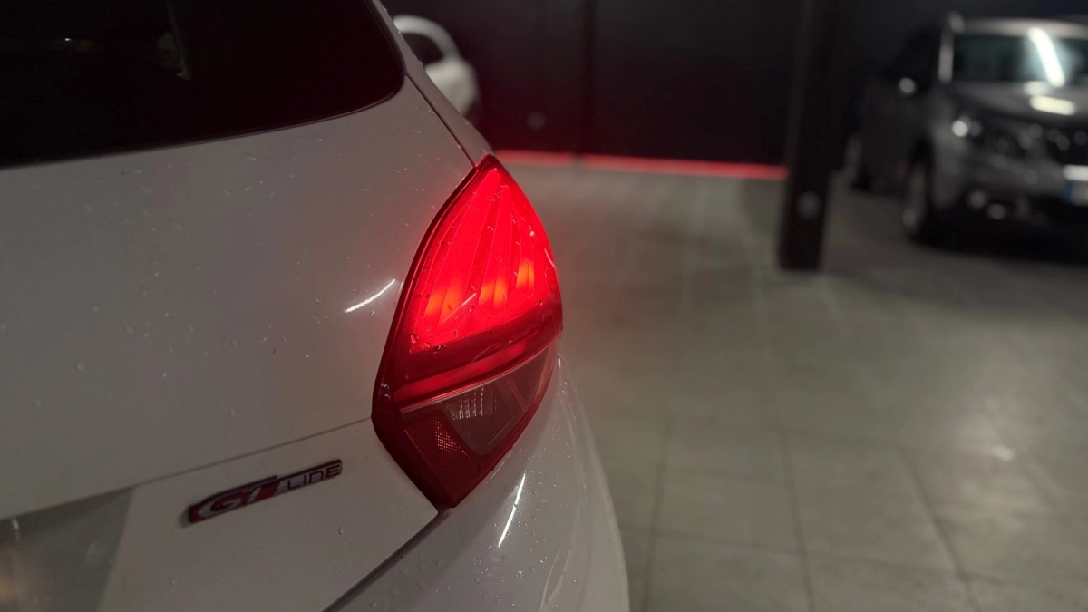 Peugeot 208 - photo 10