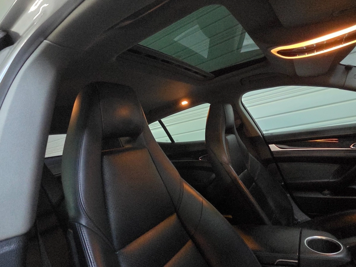 Porsche Panamera - photo 16