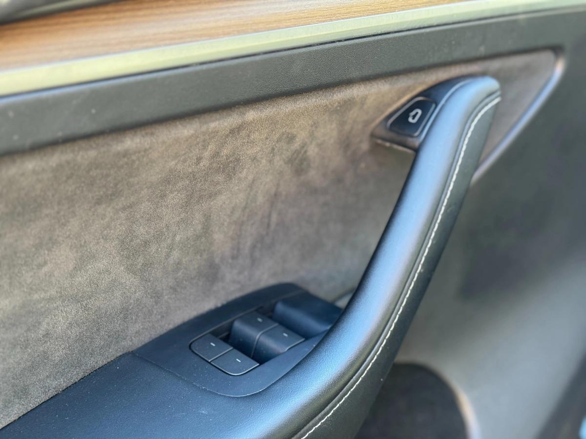 Aperçu indisponible de Tesla Model-y