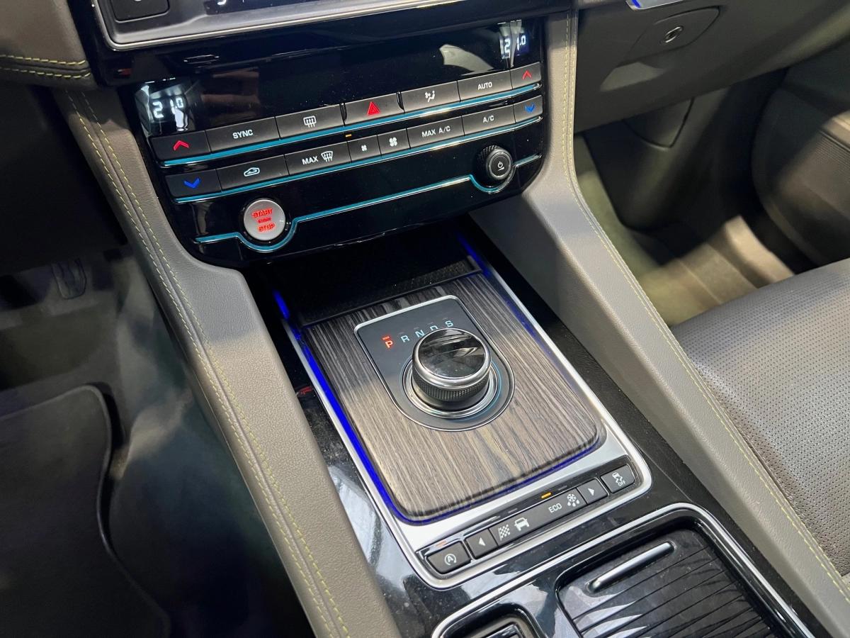 Jaguar F-pace 3.0 D 300 R-SPORT AWD BVA