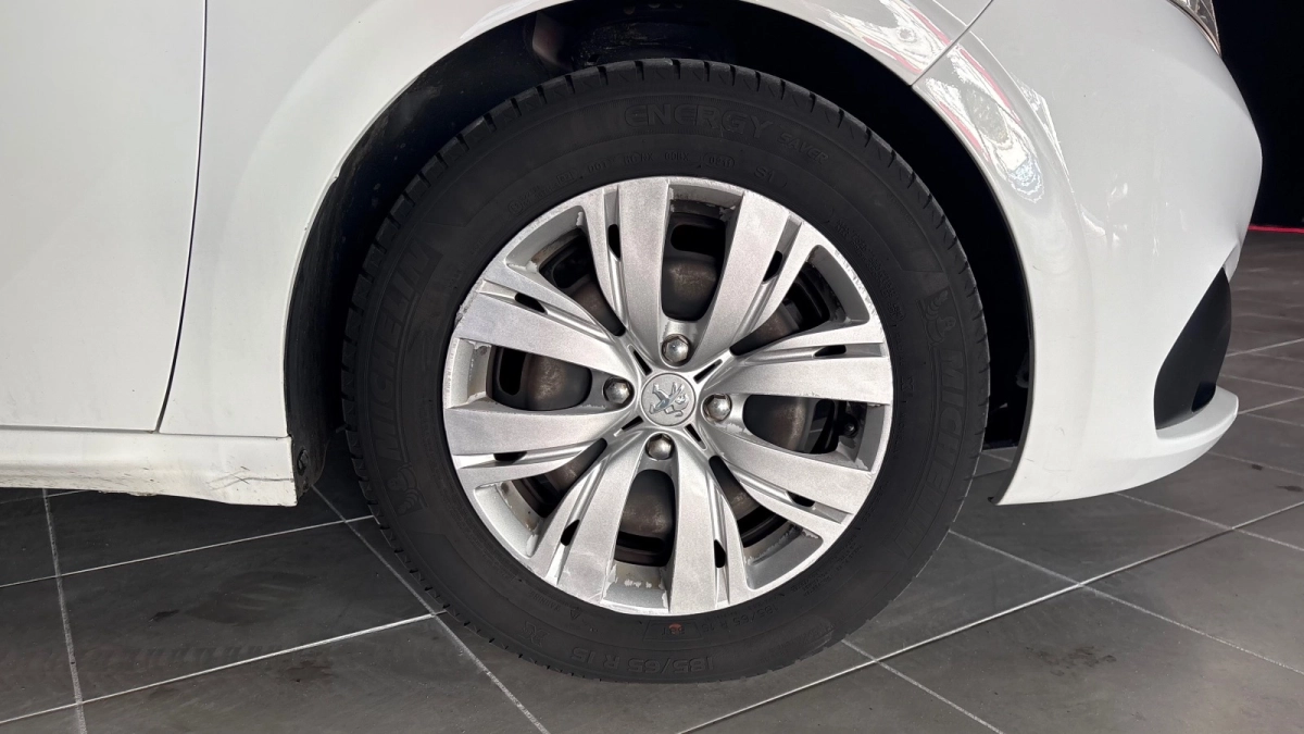 Peugeot 208 - photo 12