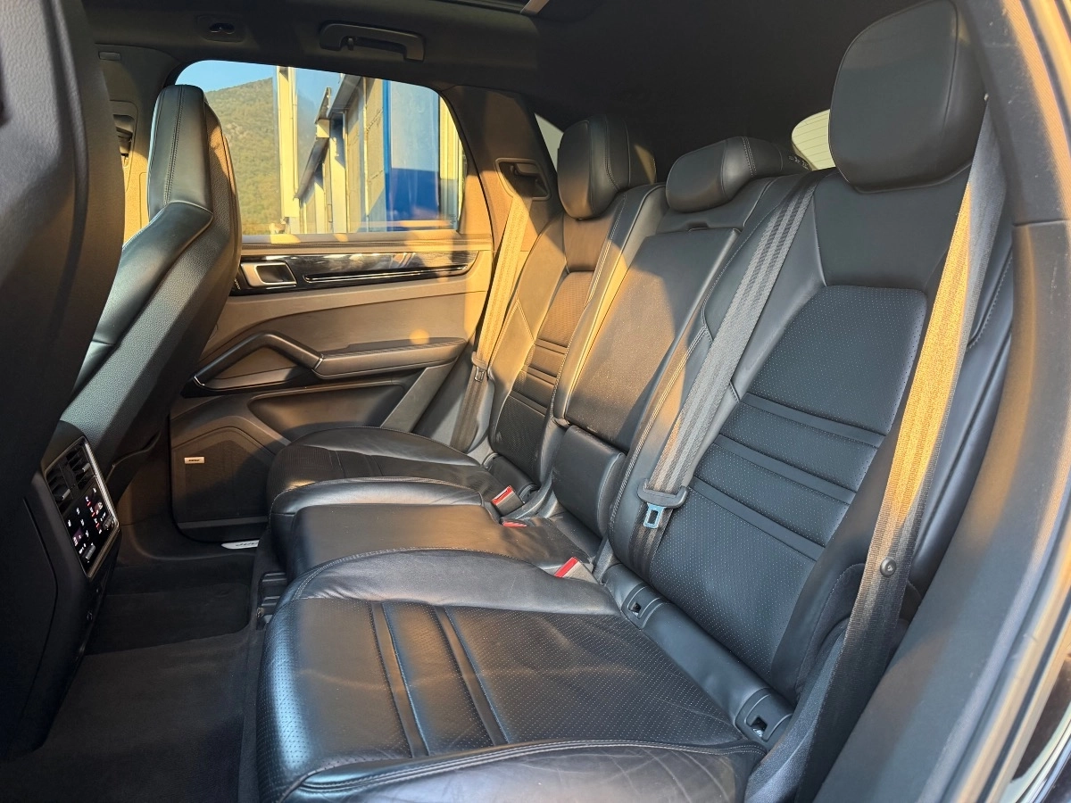 Porsche Cayenne - photo 10