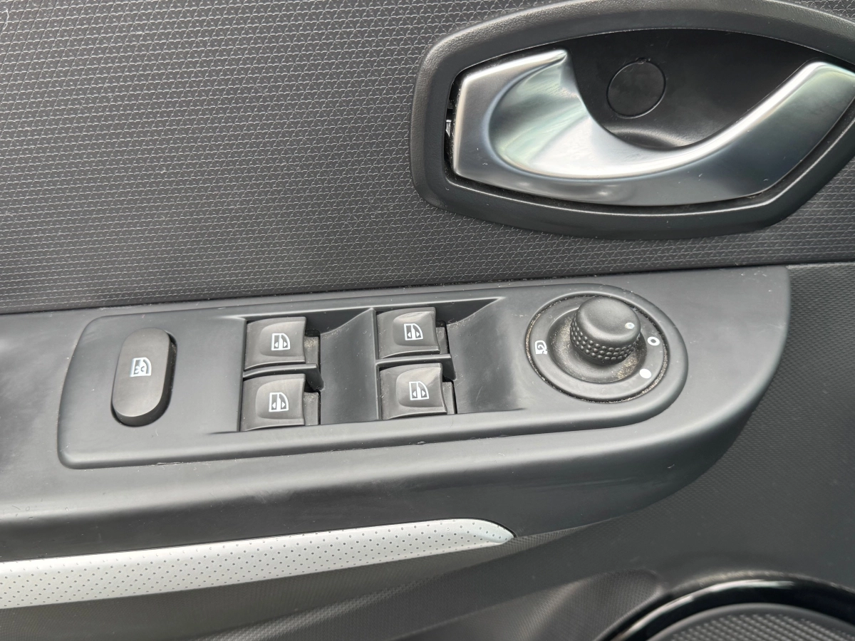 Renault Clio - photo 21
