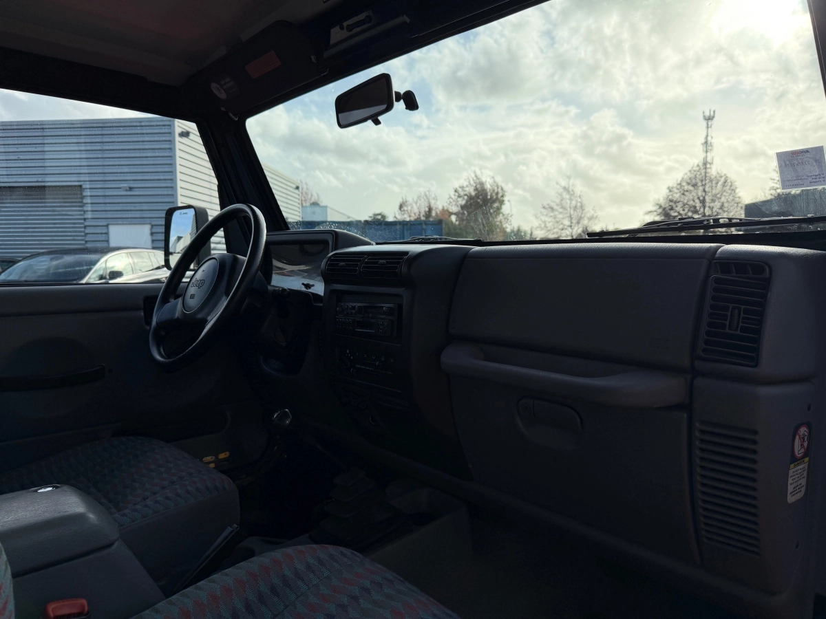 Jeep Wrangler - photo 10