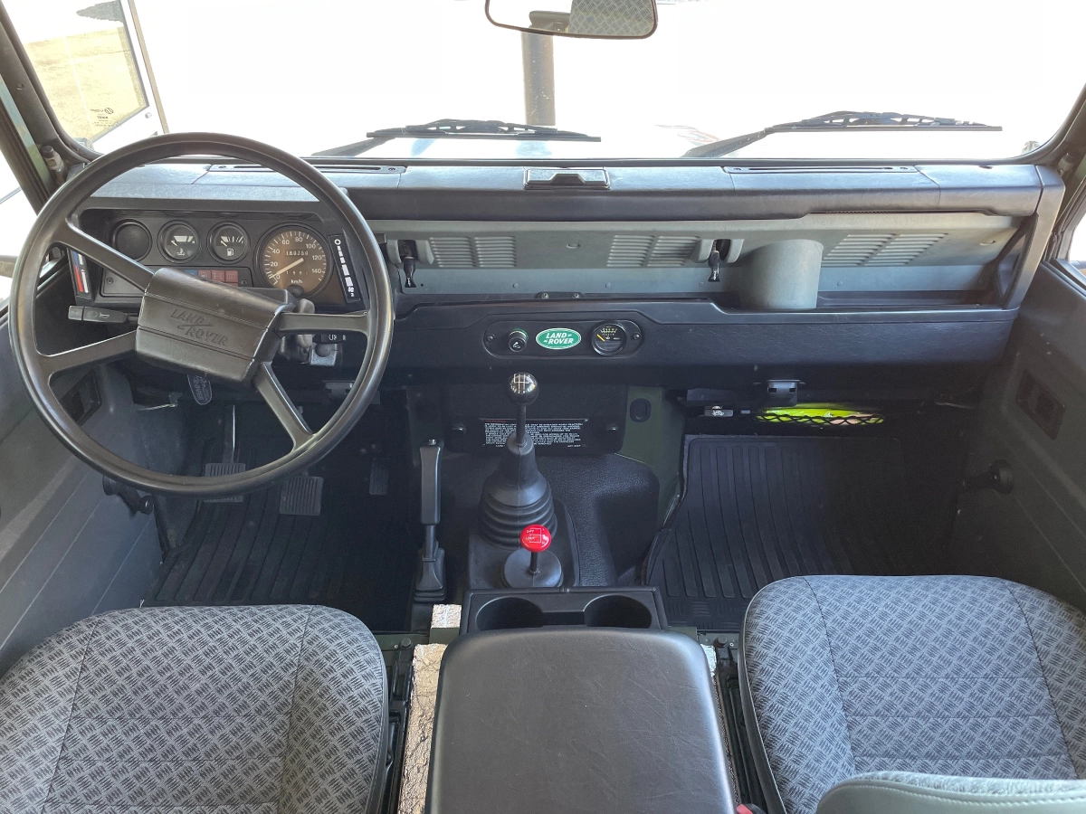 Land Rover Defender - photo 10
