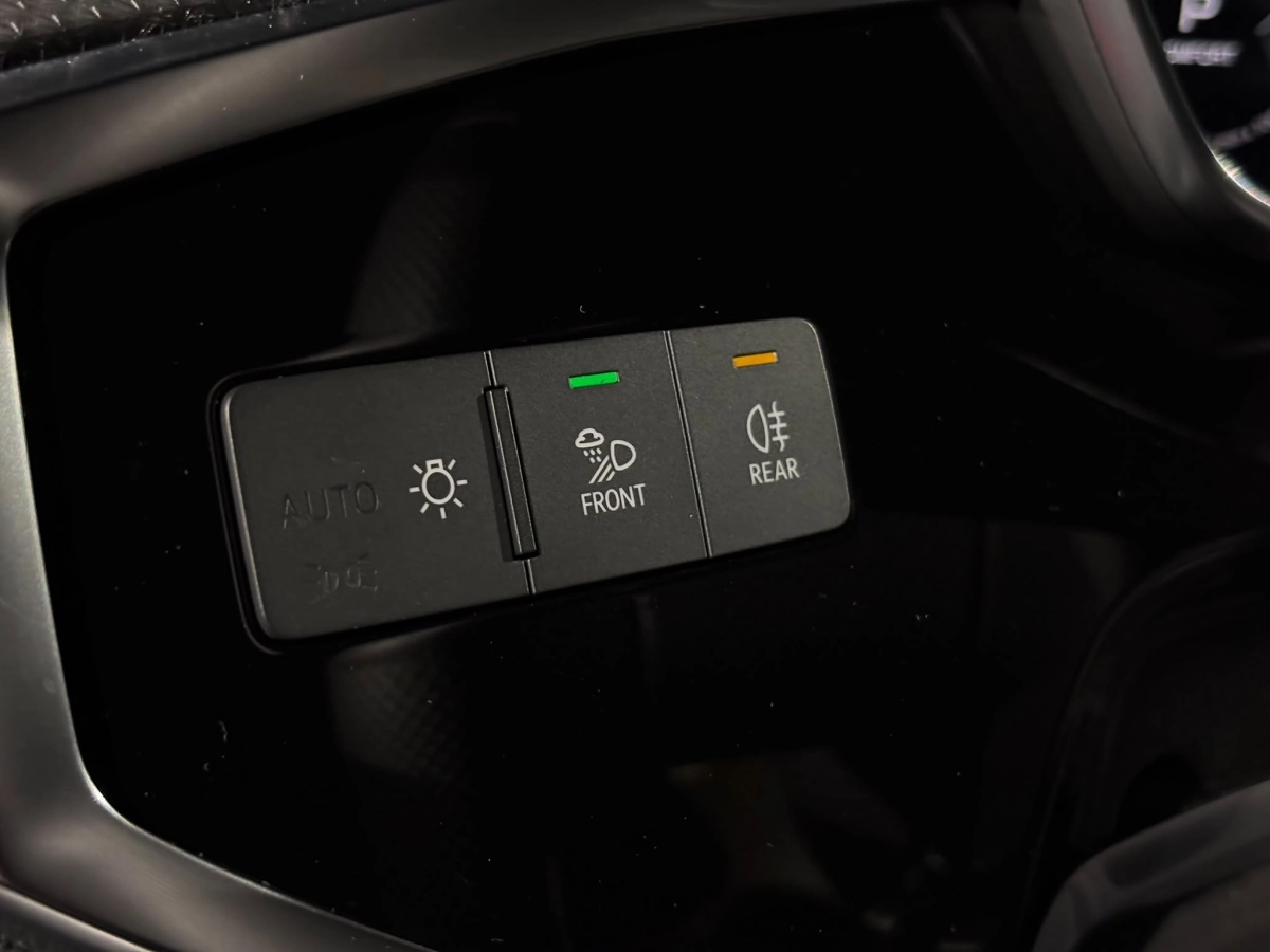 Audi Q3 - photo 12