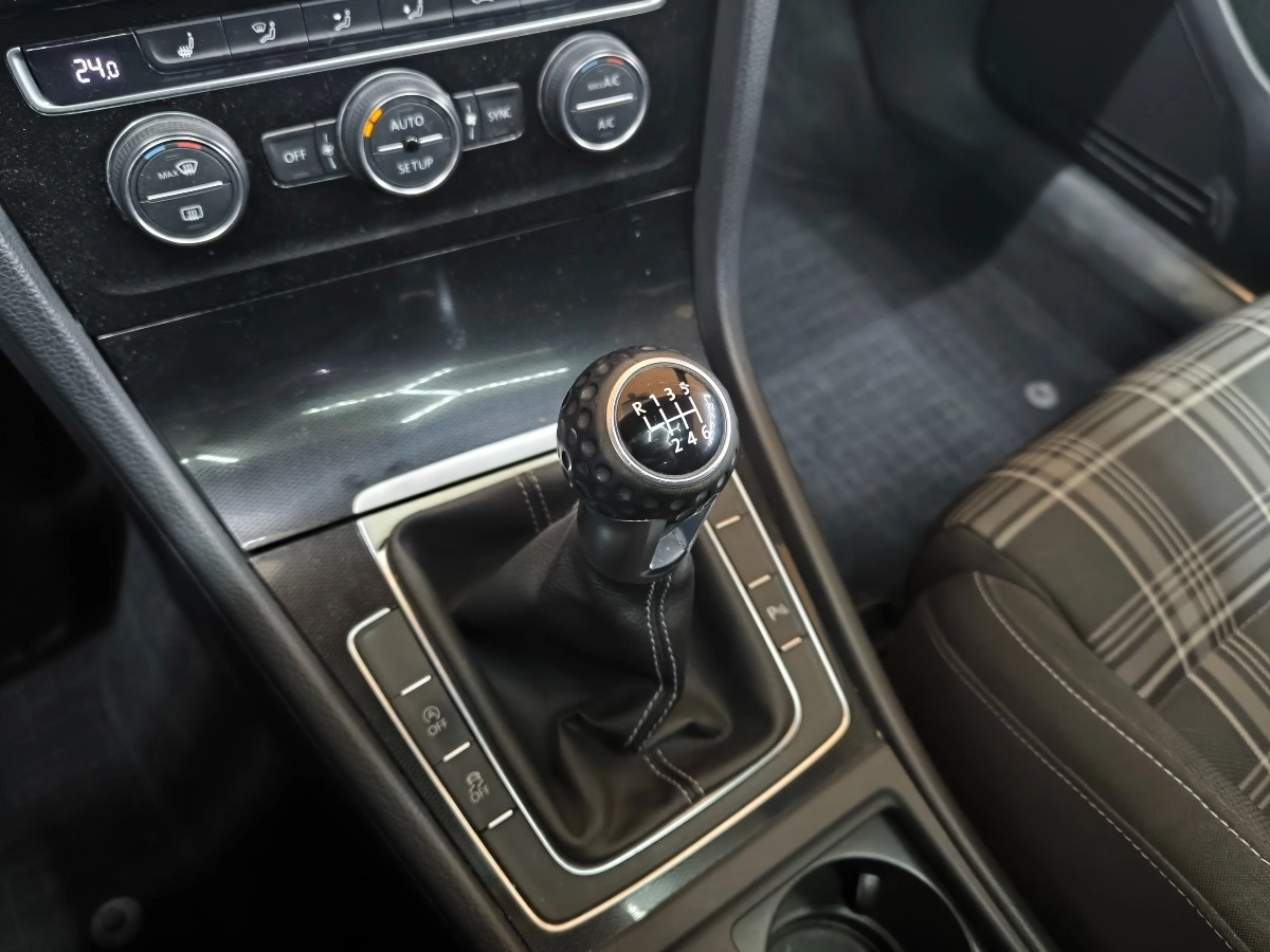 Volkswagen Golf - photo 13