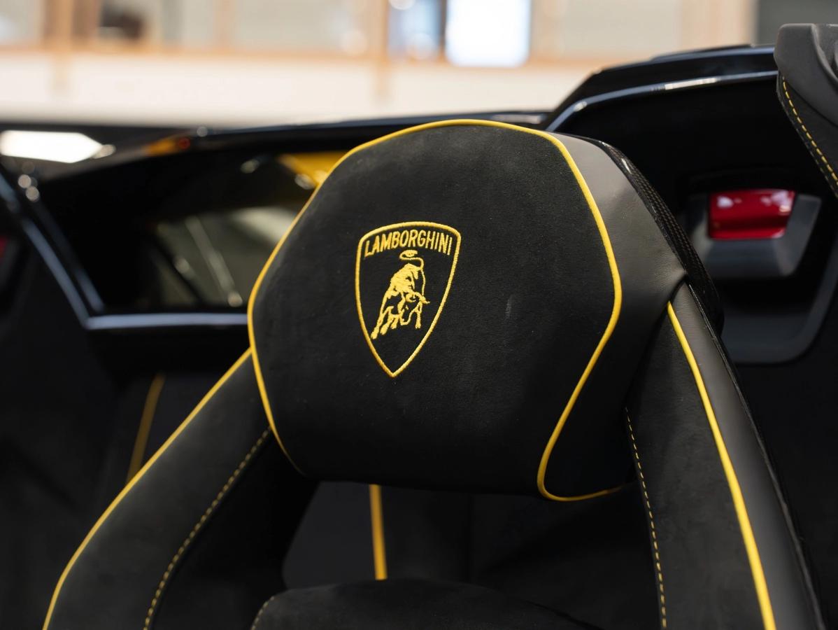 Lamborghini Aventador ROADSTER LP750-4 6.5 770 SVJ 4WD BVA