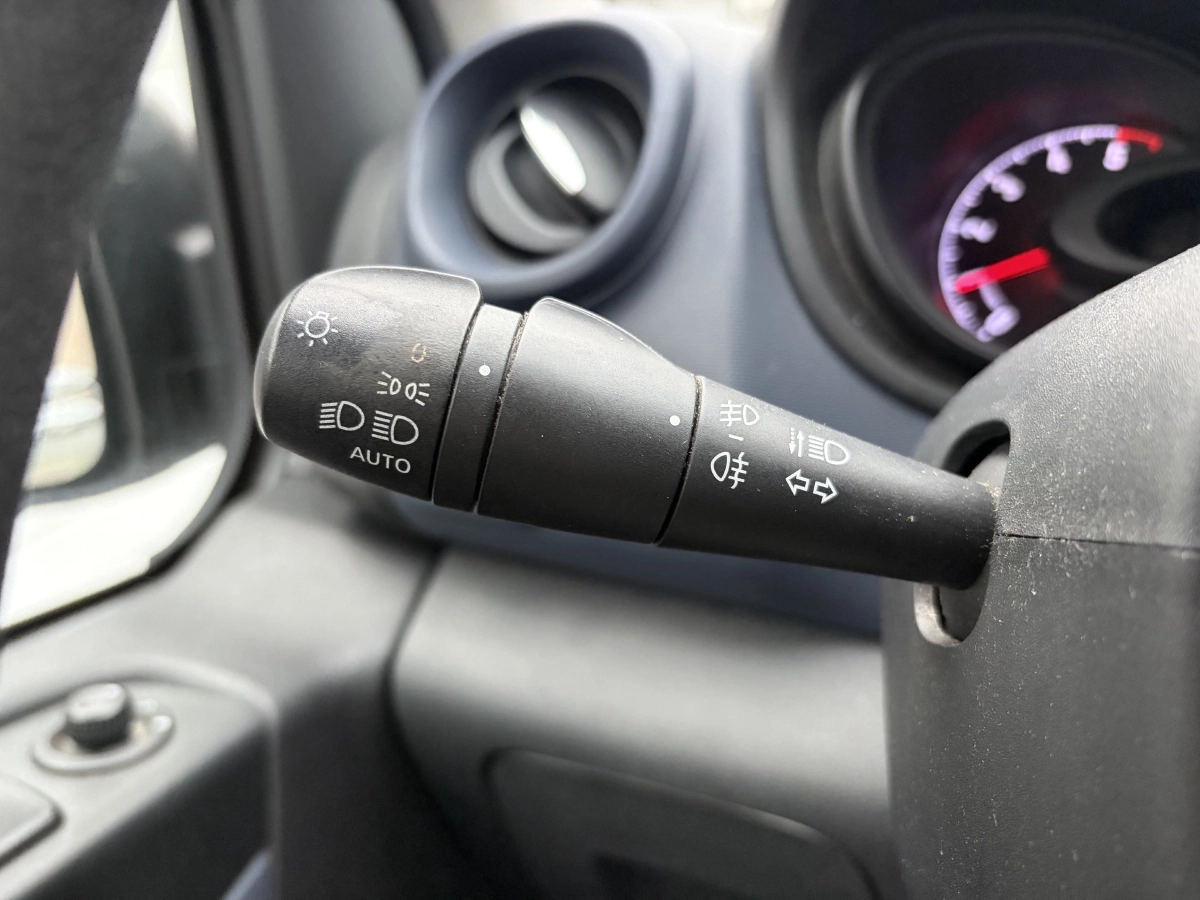 Opel Vivaro Vu - photo 14