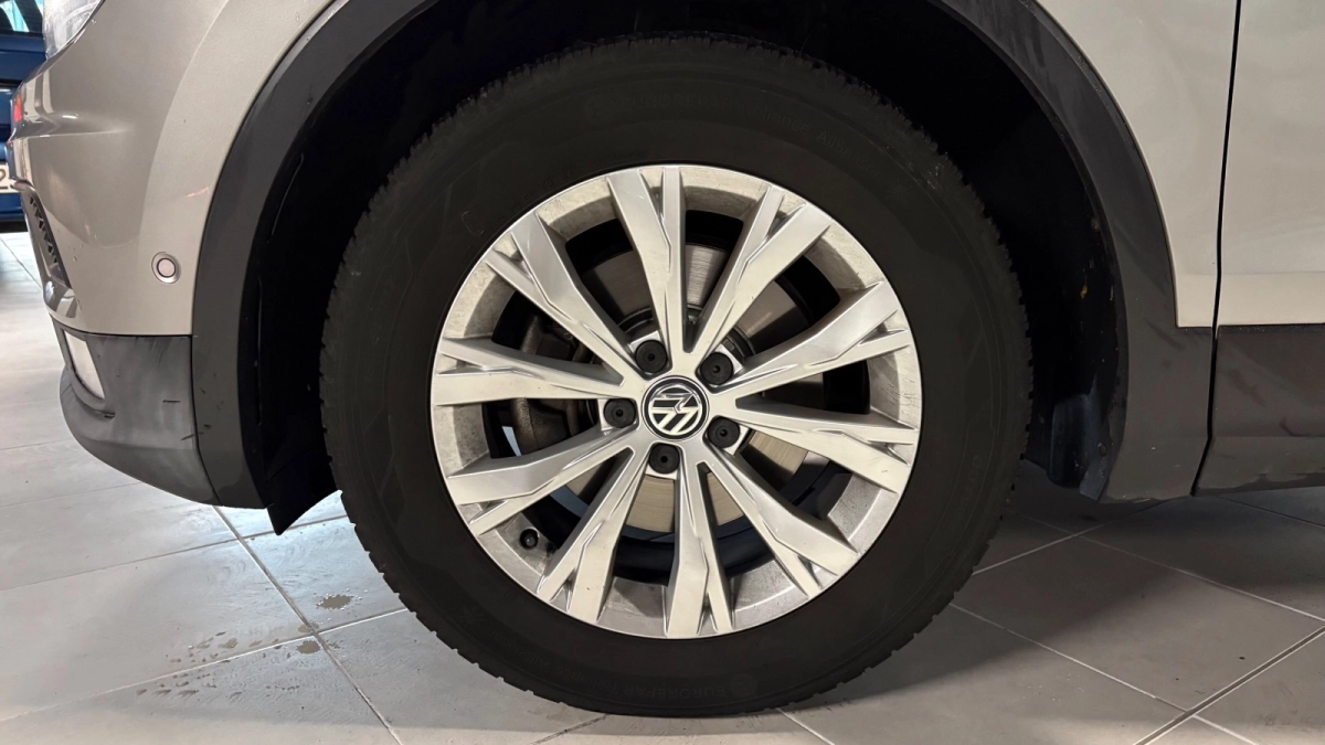 Volkswagen Tiguan - photo 11