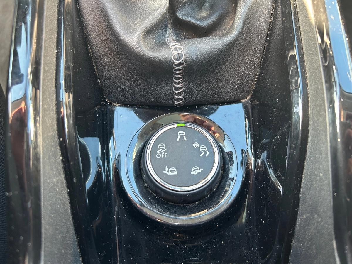 Peugeot 2008 GENERATION-I 1.6 BLUEHDI 120 CROSSWAY